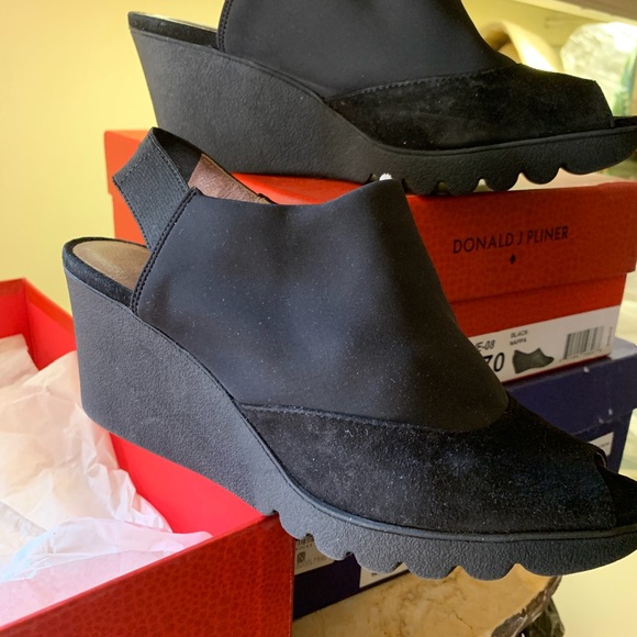 Donald Pliner Black sling back bootie - Picture 2 of 3